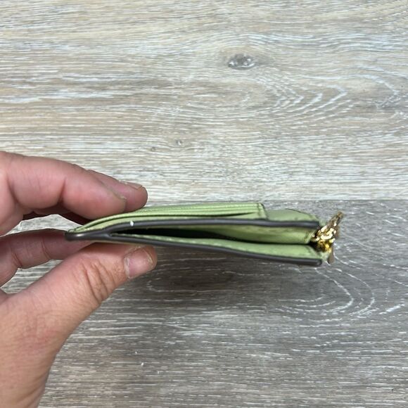 1008-5 NWOT Michael kors green card wallet - Picture 9 of 9